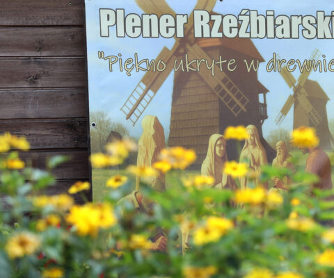 Obrazek dekoracyjny wpisu: Rzeźby w cieniu wiatraków. Warsztaty w Osiecznej
