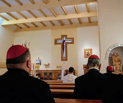 Obrazek dekoracyjny wpisu: „Pokój jest darem Boga” – biskupi Ukrainy zapraszają do modlitwy i postu 14 sierpnia