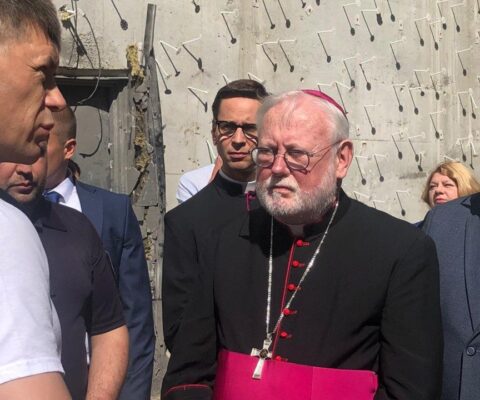 Obrazek dekoracyjny wpisu: Abp Gallagher nie zapomina o tych, którzy na Ukrainie stracili wszystko