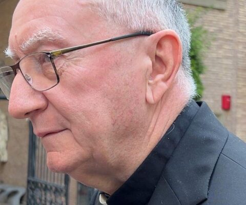 Obrazek dekoracyjny wpisu: Kard. Parolin o perspektywie pokoju na Ukrainie: Wciąż brak