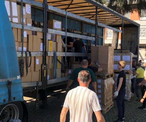 Obrazek dekoracyjny wpisu: Rosjanie zbombardowali magazyn pomocy humanitarnej na Ukrainie
