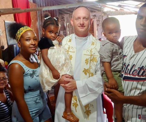 Obrazek dekoracyjny wpisu: Cuba’s Deepening Crisis: Polish Priest and Caritas Poland Help Those on the Brink